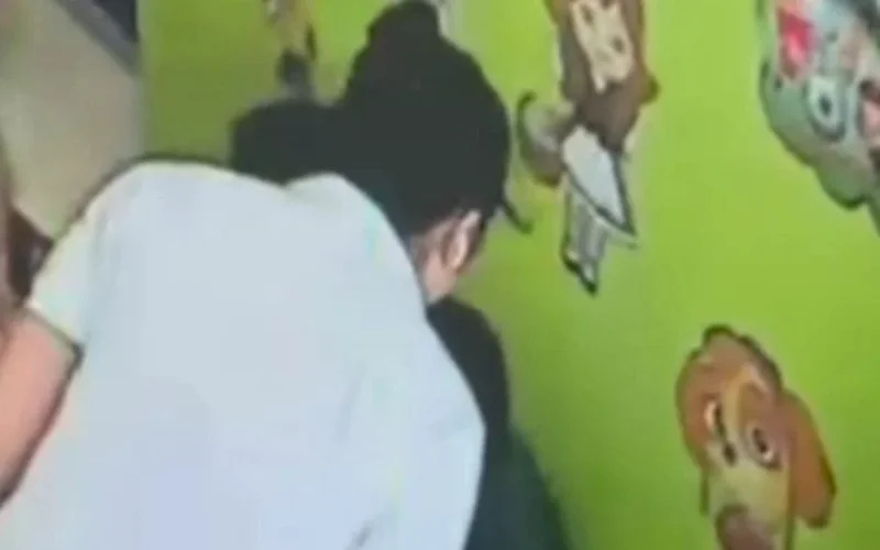 Balalardy urǵan pavlodarlyq tárbıeshi jumystan bosatyldy