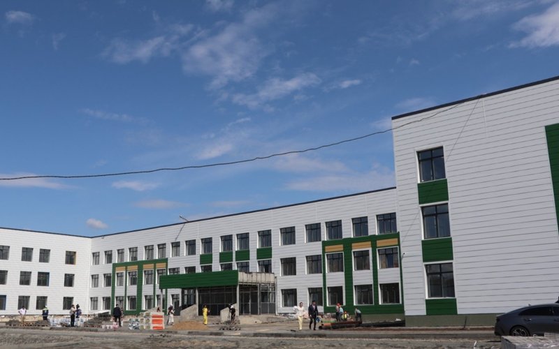 Мәжіліс депутаты Өскемендегі жаңа мектептің құрылыс жұмысын тексерді