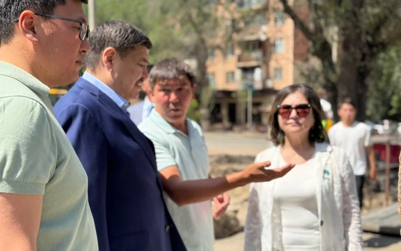 Мажилисмены проконтролировали реконструкцию городской тепломагистрали в Таразе