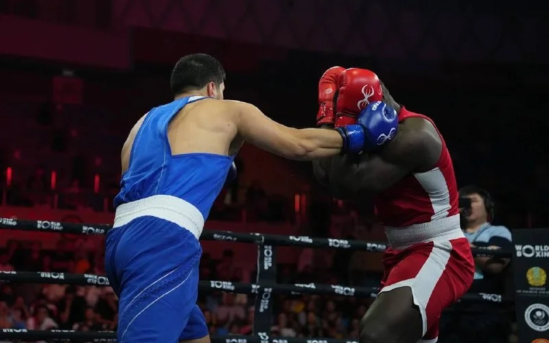 Айбек Оралбай алғашқы қарсыласын ойсырата жеңді