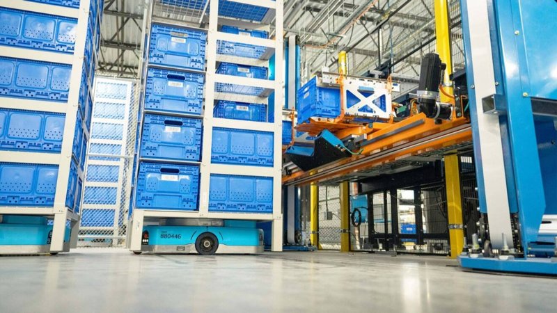 Число роботов на складах Amazon приближается к численности работников 