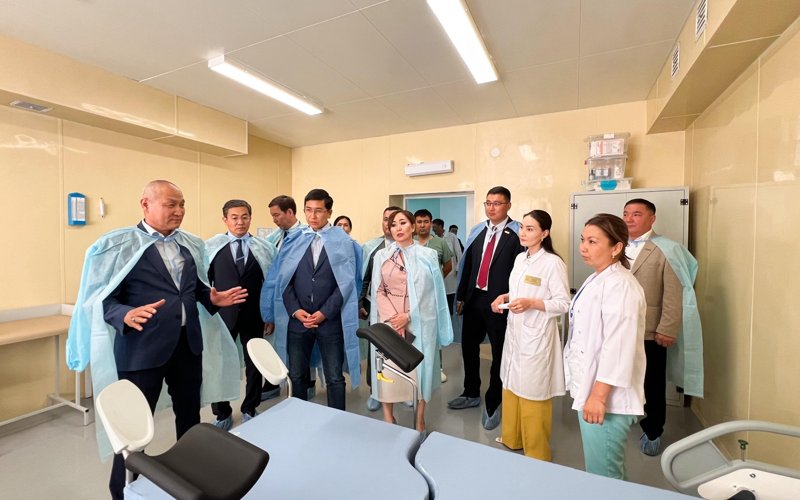 Депутаттар Маңғыстау облысындағы 150 науқасқа арналған медициналық нысанды аралады