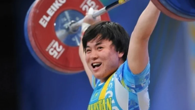 Ауыр атлетикадан Олимпиада ойындарының күміс жүлдегері Жазира Жаппарқұл №38 референдум учаскесінде дауыс берді