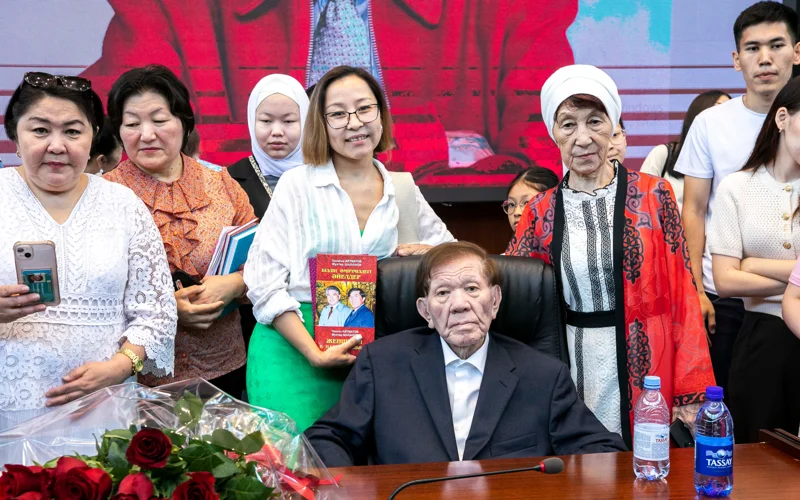 Назарбаев университетінде Мұхтар Шахановтың шығармашылық кеші өтті