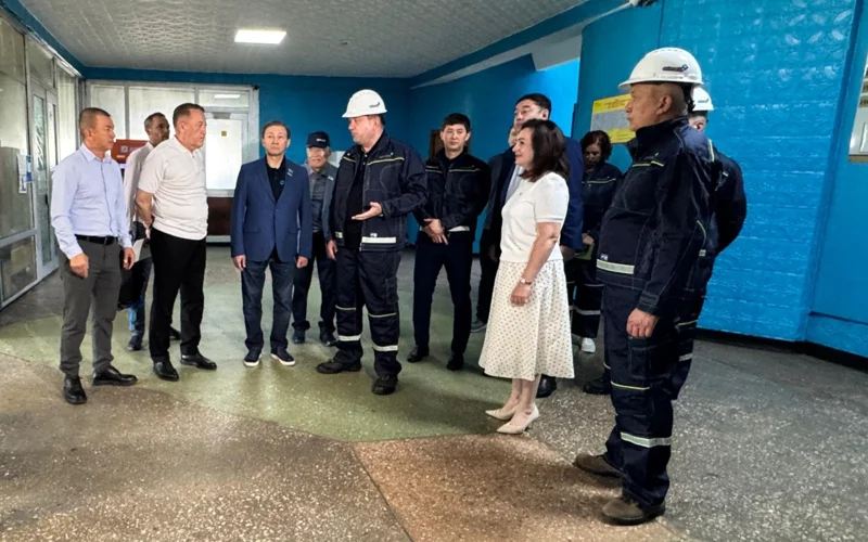 Мажилисмены обсудили вопросы поддержки людей труда с шахтёрами Караганды