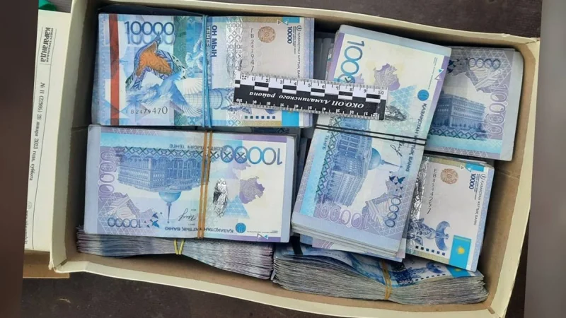 Қарағандылық зейнеткерден 22 млн теңге жымқырған күдіктілер ұсталды
