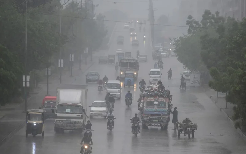 Pakistan flash floods, heavy rain kill 64