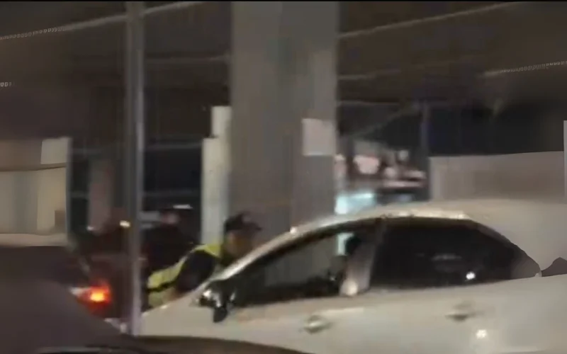 Полицейского протащили на капоте авто в аэропорту Алматы: водителя наказали 