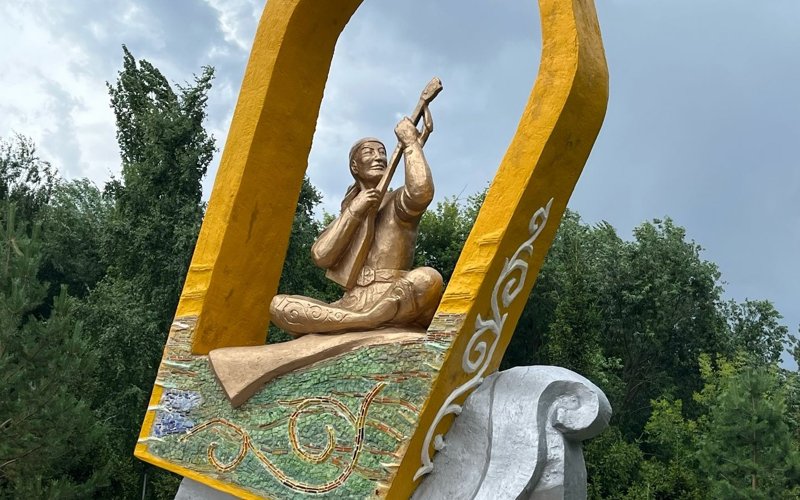 домбыраға ескерткіш а