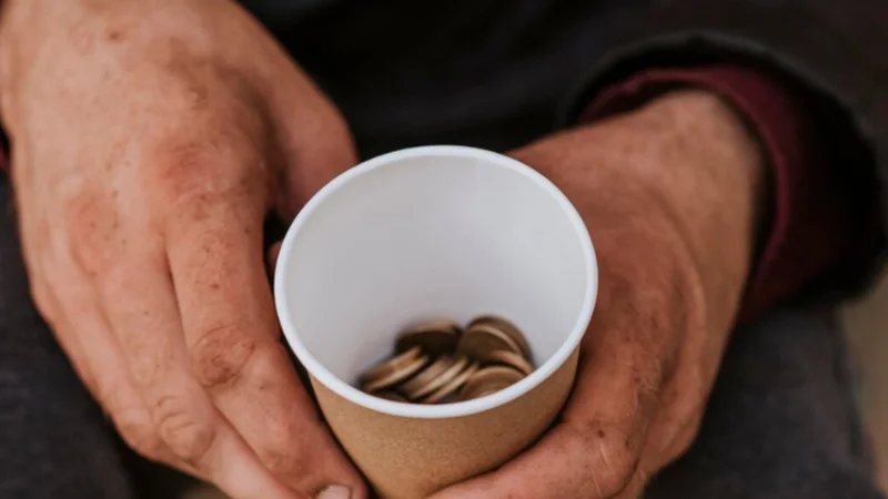 В Актау раскрыли «семейный бизнес»: инвалидов заставляли попрошайничать под угрозами