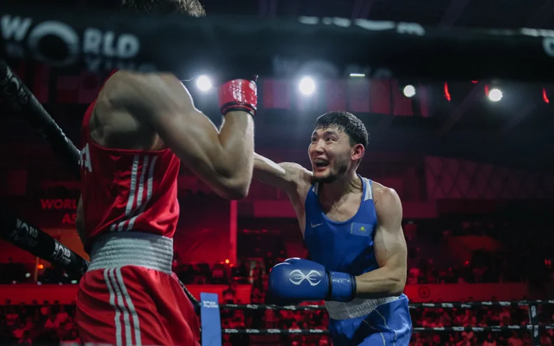 Ертуган Зейнуллинов пробился в полуфинал Кубка мира по боксу, победив французского боксёра