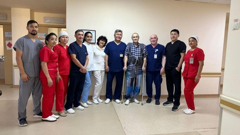 Almaty doctors perform high-risk knee surgery on patient with artificial heart Unique surgery