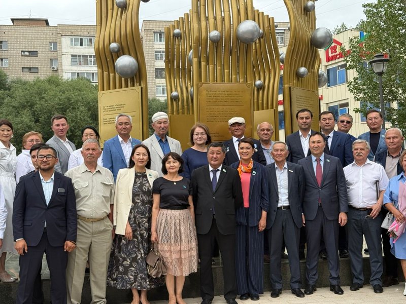 Елордада коммуналдық қызметкерлердің құрметіне саябақ пен стелла ашылды Елордада коммуналдық қызметкерлердің құрметіне саябақ пен стелла ашылды