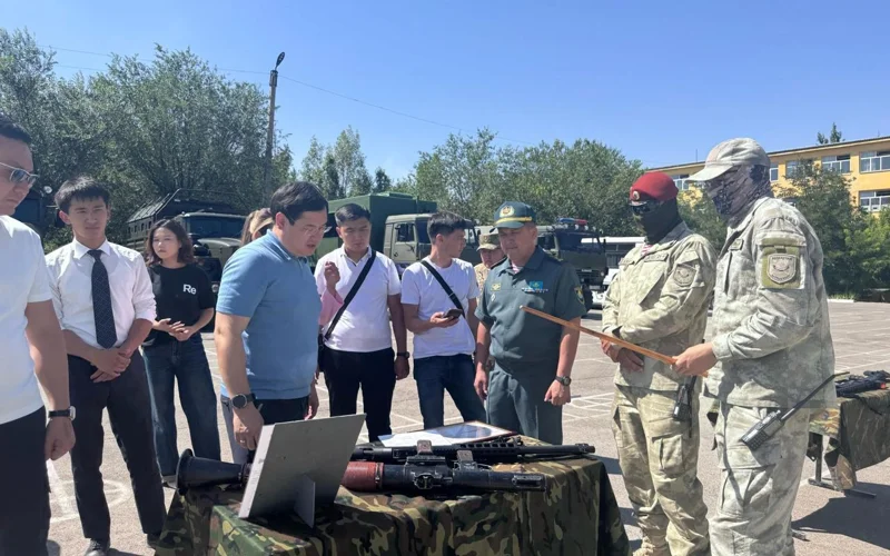 Мажилисмен проверил пункт пропуска «Бесагаш» на казахстанско-кыргызской границе