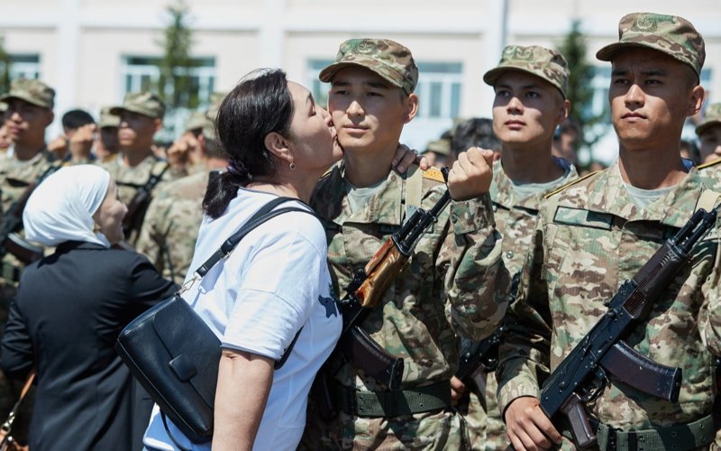 Около 700 гвардейцев принесли военную присягу в Астане п