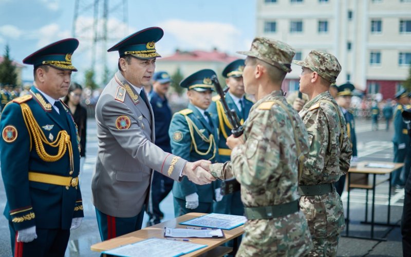 Около 700 гвардейцев принесли военную присягу в Астане п