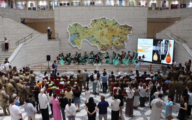 Алматыда «Күмбірле, қоңыр домбыра» атты көрме ашылды Алматыда «Күмбірле, қоңыр домбыра» атты көрме ашылды