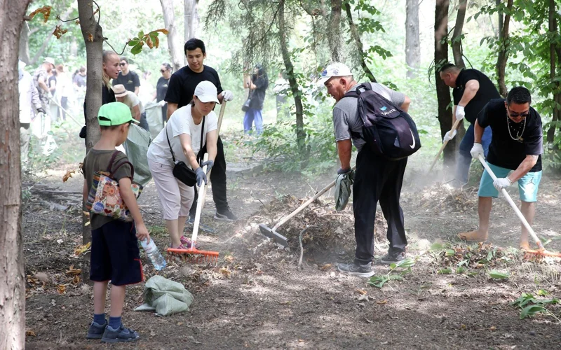 Масштабный субботник в рамках акции «Таза Қазақстан» прошёл в Алматы 
