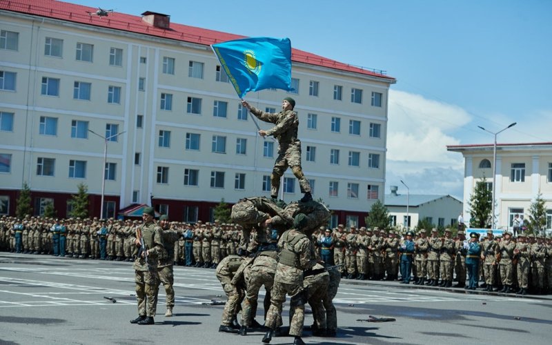 Около 700 гвардейцев принесли военную присягу в Астане п