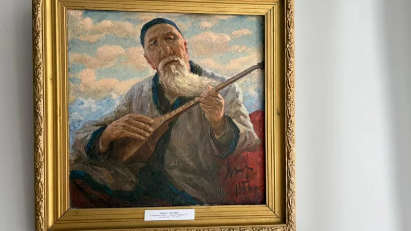 Павлодарда ұлтымыздың аңыз домбырашылары бейнеленген суреттер көрмесі өтті