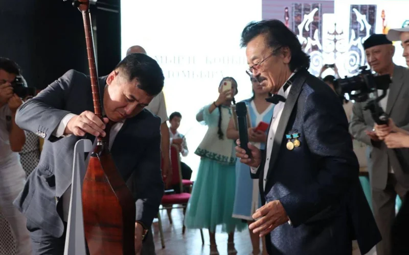 Алматыда «Күмбірле, қоңыр домбыра» атты көрме ашылды