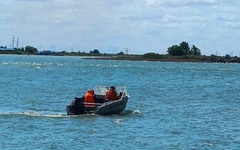 Утонувшего подростка вторые сутки ищут в Павлодарской области