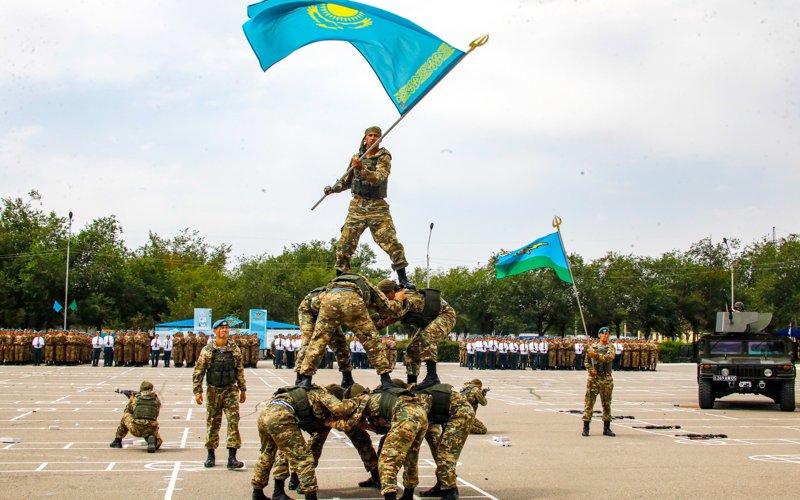 25-летие Десантно-штурмовых войск отметили в Конаеве — фоторепортаж 25-летие Десантно-штурмовых войск отметили в Конаеве — фоторепортаж