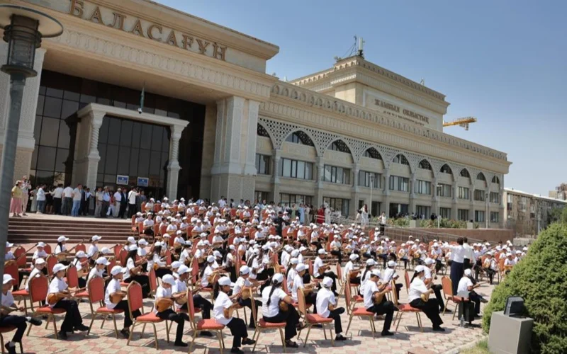 день домбры