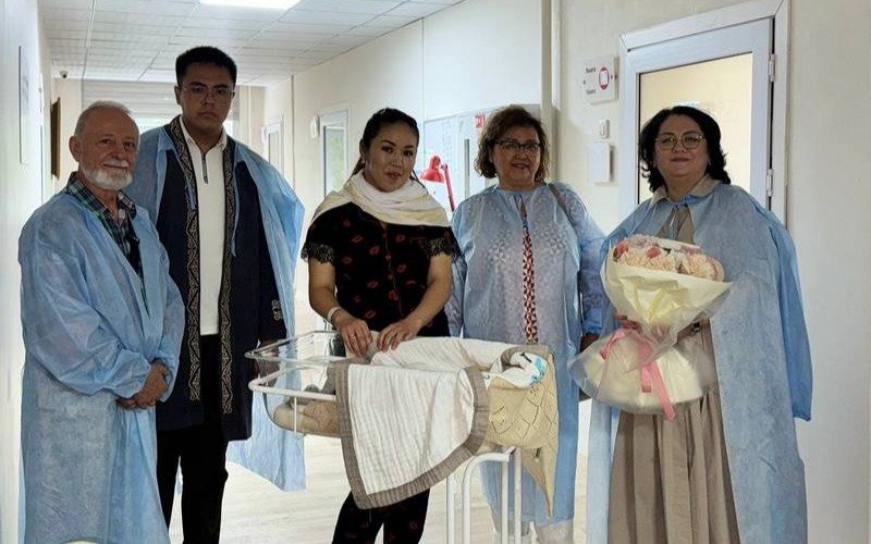 Қарағандыда жаңа туған балаларға домбыра сыйға тартылды Қарағандыда жаңа туған балаларға домбыра сыйға тартылды