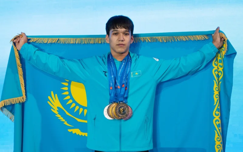 Әлихан Әскербай Астанада ауыр атлетикадан Азия чемпионы атанды