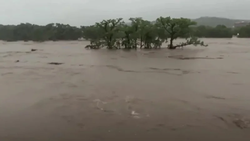 АҚШ-та су тасқынынан қаза тапқандар саны 80-ге жетті
