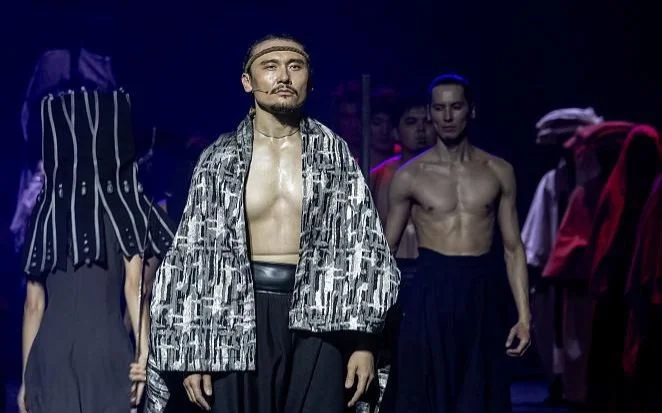 «Alataý» dástúrli óner teatry A. P. Chehov atyndaǵy XVII Halyqaralyq teatr festıvaline qatysyp jatyr