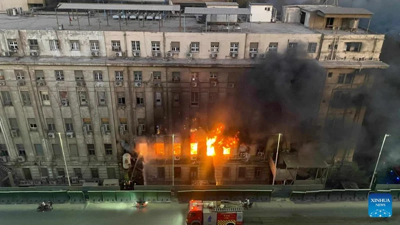 Пожар в здании оператора связи в Каире: в Египте возникли проблемы со связью