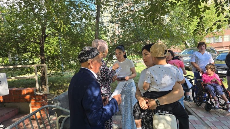 93 жастағы ақсақал қажылыққа деп жинаған ақшасын мүгедек балаларға үлестіріп берді 93 жастағы ақсақал қажылыққа деп жинаған ақшасын мүгедек балаларға үлестіріп берді