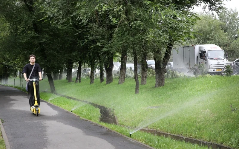 По улице Торайгырова в Бостандыкском районе города Алматы создают современную пешеходную зону нового поколения