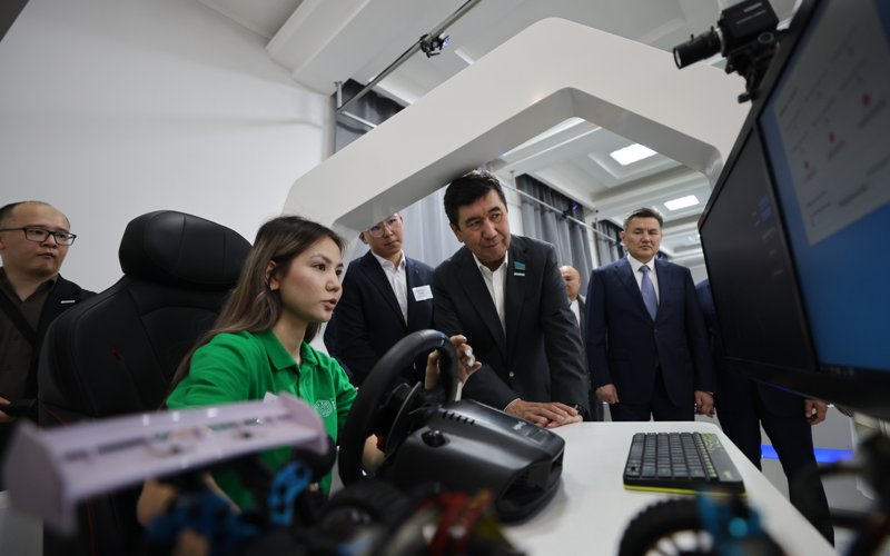Ерлан Қошанов ШҚО-дағы көтерме сауда орталығына барды Ерлан Қошанов ШҚО-дағы көтерме сауда орталығына барды