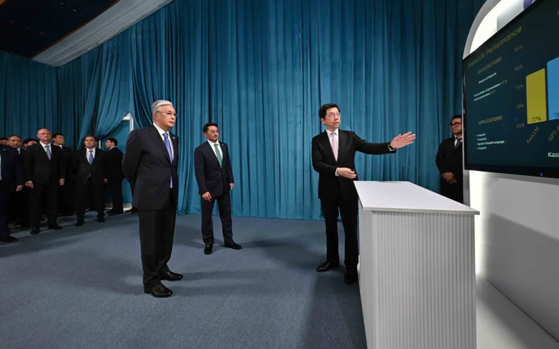 Глава государства ознакомился с отечественными AI проектами