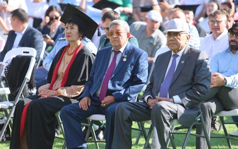 Лучших выпускников Kozybayev University чествовали в СКО Лучших выпускников Kozybayev University чествовали в СКО