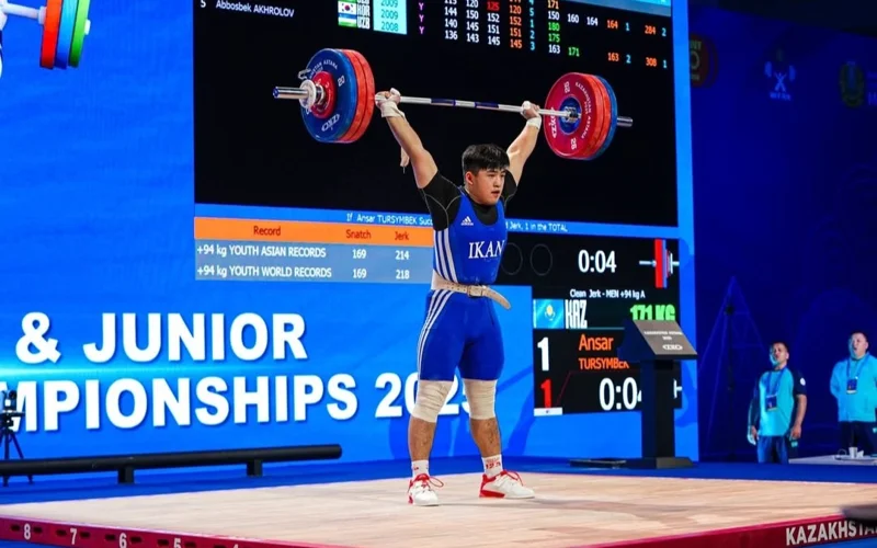 Казахстанские тяжелоатлеты завоевали три медали на чемпионате Азии