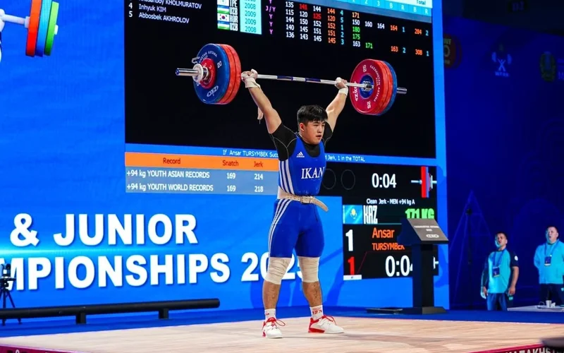 Ауыр атлет Аңсар Тұрсынбек елордадағы Азия чемпионатында күміс жүлде алды