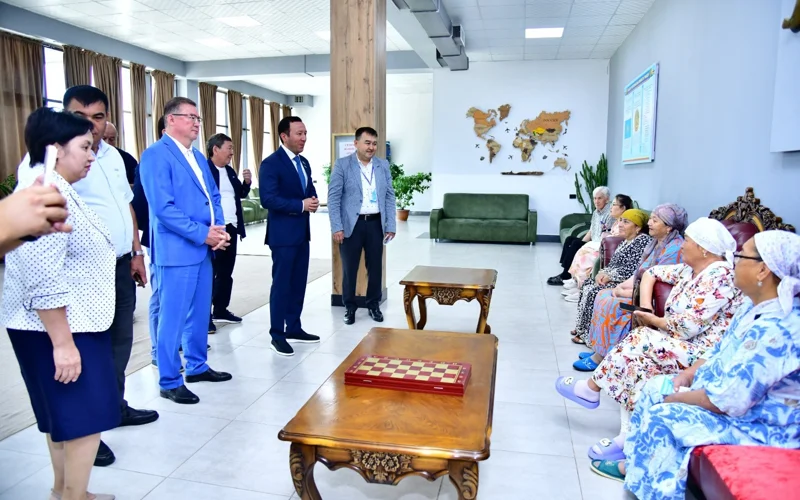 Пенсионеры теперь могут подать онлайн-заявку в центр для пожилых людей в Шымкенте