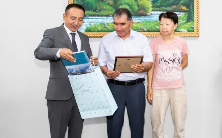 Almaty oblysynda balany ıtten qutqarǵan er adam marapattaldy