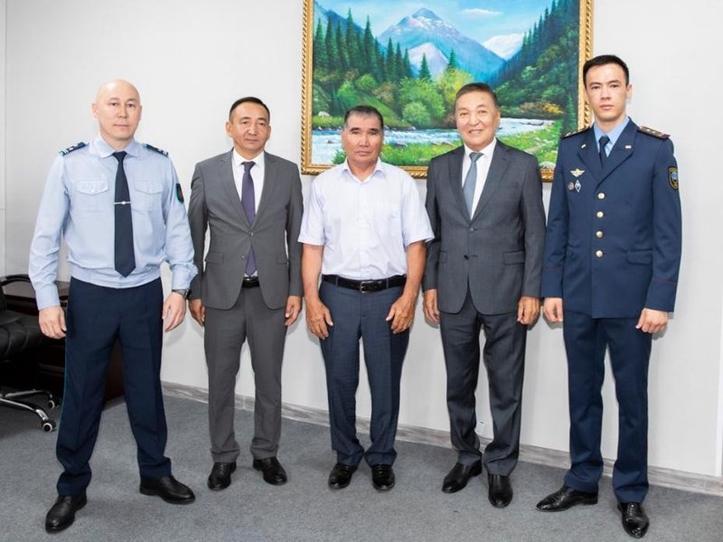 Алматы облысында баланы иттен құтқарған ер адам марапатталды Алматы облысында баланы иттен құтқарған ер адам марапатталды
