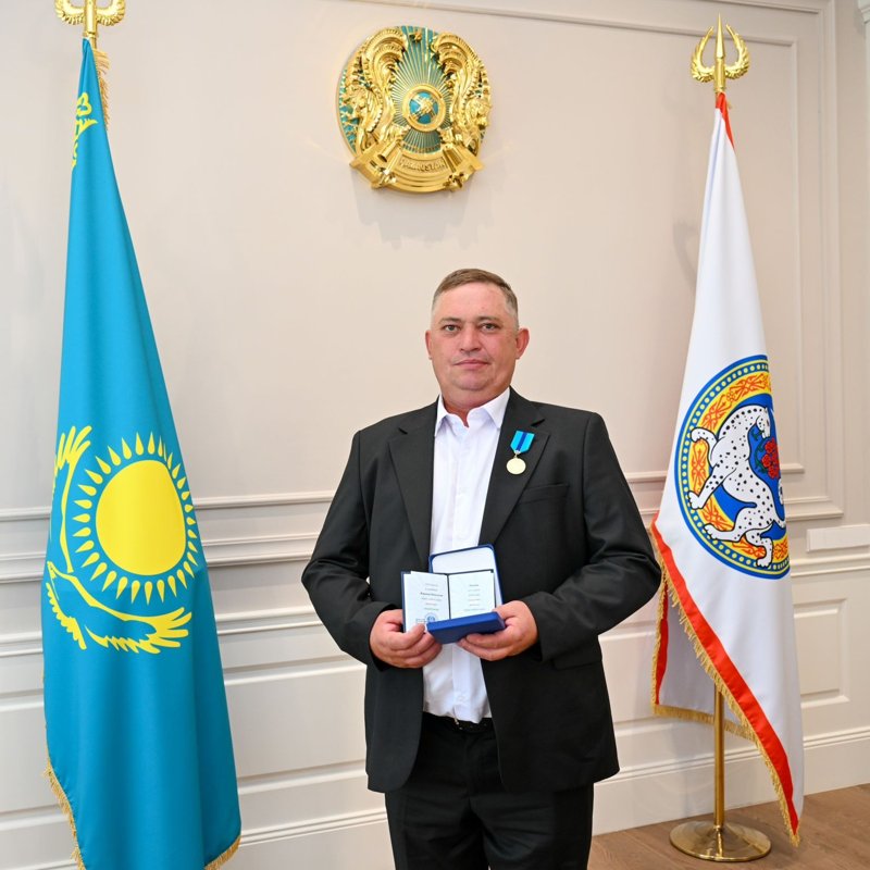 Госнарграды от имени Президента вручили деятелям культуры и трудовых коллективов Госнарграды от имени Президента вручили деятелям культуры и трудовых коллективов