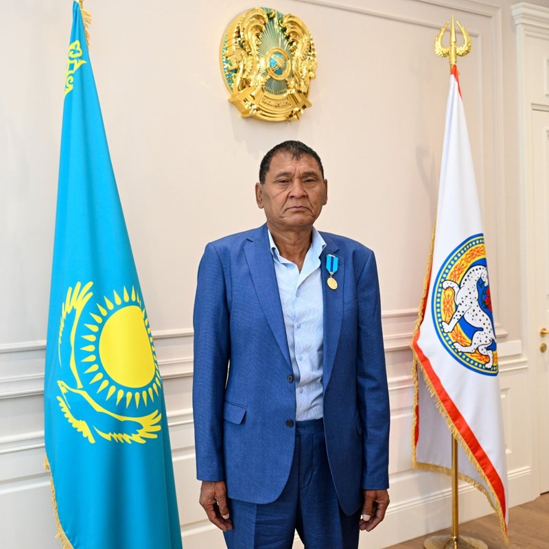 Госнарграды от имени Президента вручили деятелям культуры и трудовых коллективов Госнарграды от имени Президента вручили деятелям культуры и трудовых коллективов
