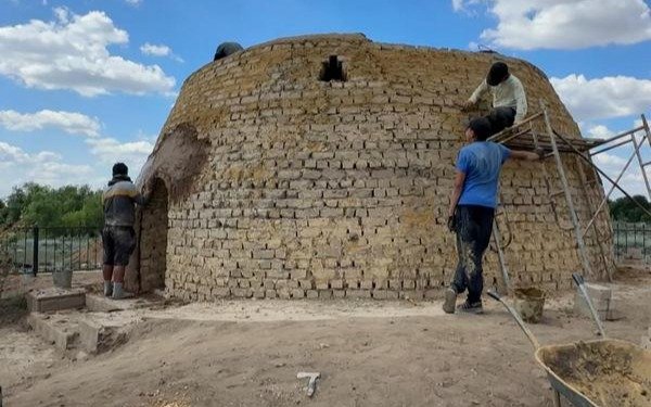 Қарағанды облысында 150 жыл бұрын салынған мазар қалпына келтіріліп жатыр Қарағанды облысында 150 жыл бұрын салынған мазар қалпына келтіріліп жатыр
