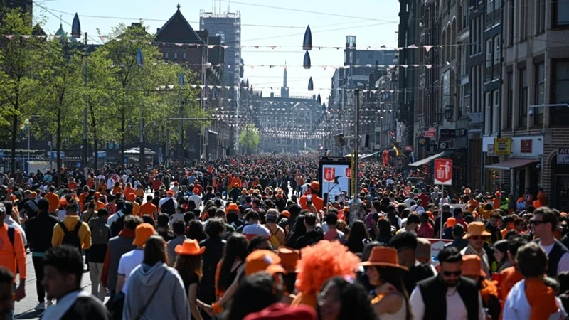 EU's population exceeds 450M in 2025