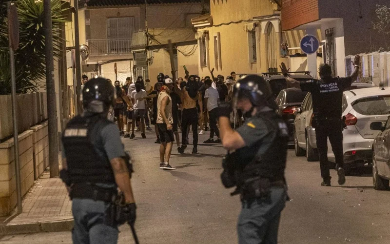 Испанияда этникалық қақтығыс өрши түсті