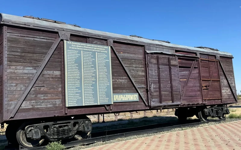 Ашаршылық жылдары балық тиелген тарихи 14 вагонның бірі  Арал музейінде тұр