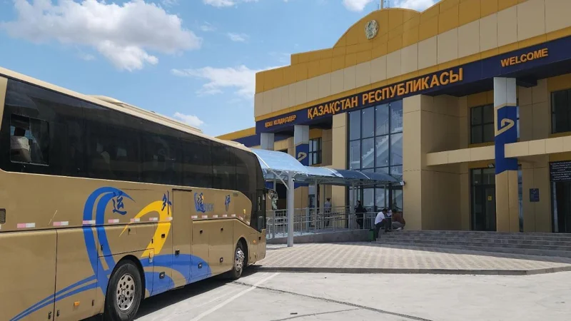 На границе Казахстана с Китаем и Узбекистаном заработали новые таможенные посты